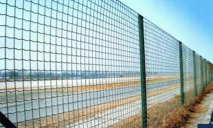 波浪型护栏网 园林护栏网 高速公路声屏障供应商_安全防护