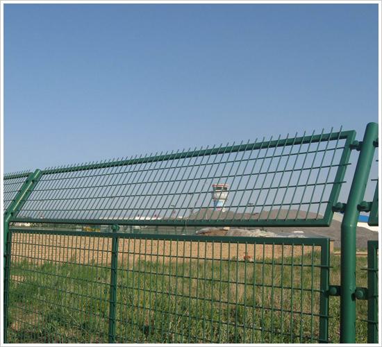 高速公路护栏网、护栏网实施、护栏网制造