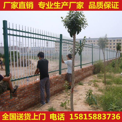 深圳锌钢栅栏厂 小区防护栏包工包料 深圳停车场围栏网定做高清图片 高清大图